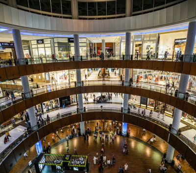 享受七星級帆船酒店豪華設施(可使用飯店內高爾夫球車前往朱美拉集團酒店內設施,運河酒店搭乘遊船、使用公共大泳池、或是朱拉美酒店的海灘) →全球最大杜拜購物中心&欣賞室內水族牆→哈里發塔124樓欣賞杜拜全景→Pier 7 百萬夜景晚餐→機場