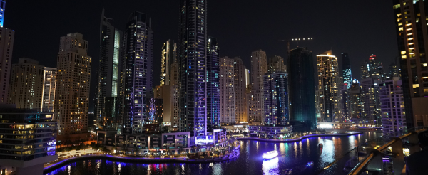 享受七星級帆船酒店豪華設施(可使用飯店內高爾夫球車前往朱美拉集團酒店內設施,運河酒店搭乘遊船、使用公共大泳池、或是朱拉美酒店的海灘) →全球最大杜拜購物中心&欣賞室內水族牆→哈里發塔124樓欣賞杜拜全景→Pier 7 百萬夜景晚餐→機場