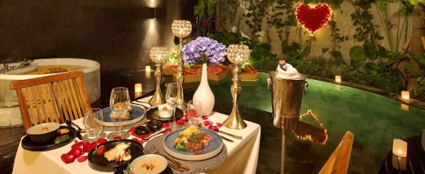 免費贈送漂浮早餐一次/私人泳池別墅自由享樂→蜜月套餐 (迎賓飲料 / 蜜月迎賓佈置 / 浴缸花瓣佈置 / 60分鐘傳統巴里式按摩 / 儀式感滿滿 浪漫燭光晚餐)