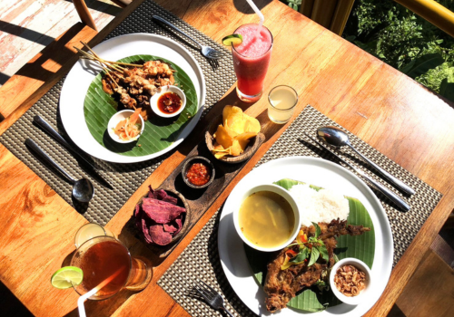 烏布市區觀光 (烏布皇宮 / 傳統市集 / 特色烤豬飯 / 猴林路 / 法式甜品下午茶)→髒鴨風味餐+香烤沙嗲