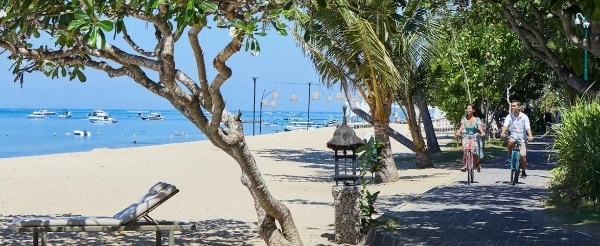 台北→巴里島→迎賓獻花→能量熱石按摩120分鐘→水上餐廳印尼風味餐