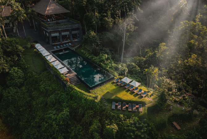 Handara漢達拉善惡門→布拉坦水神廟→亞洲風味餐→ALILA池畔南洋下午茶&無邊際河谷泳池→祕密花園印尼特色餐