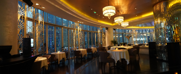 享受七星級帆船酒店豪華設施(可使用飯店內高爾夫球車前往朱美拉集團酒店內設施,運河酒店搭乘遊船、使用公共大泳池、或是朱拉美酒店的海灘) →全球最大杜拜購物中心&欣賞室內水族牆→哈里發塔124樓欣賞杜拜全景→Pier 7 百萬夜景晚餐→機場