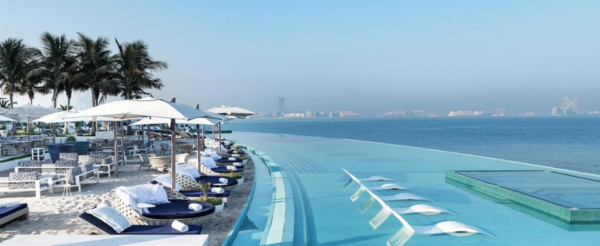 享受七星級帆船酒店豪華設施(可使用飯店內高爾夫球車前往朱美拉集團酒店內設施,運河酒店搭乘遊船、使用公共大泳池、或是朱拉美酒店的海灘) →全球最大杜拜購物中心&欣賞室內水族牆→哈里發塔124樓欣賞杜拜全景→Pier 7 百萬夜景晚餐→機場