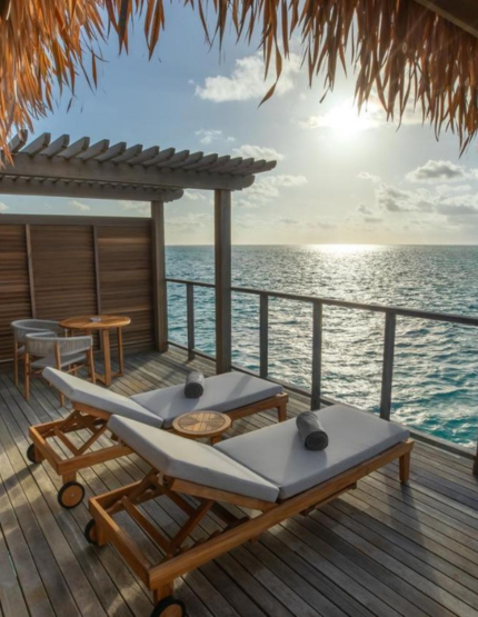 度假島自由活動 (AI餐飲計畫)→贈:出海活動2選1(追野生鯨鯊 或 尋Manta之旅)