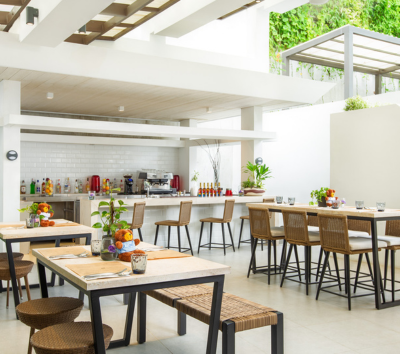 全日享受酒店設施(360度頂樓酒吧/SPA/日光浴/接駁車/泳池酒吧)→The Pig Out Bistro(現點現付，推薦浮誇海鮮拼盤)